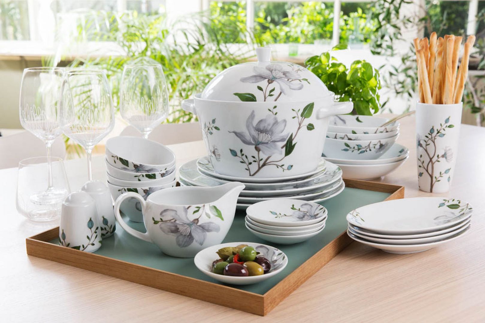 Elegancka Porcelana W Wiosennych Kolorach