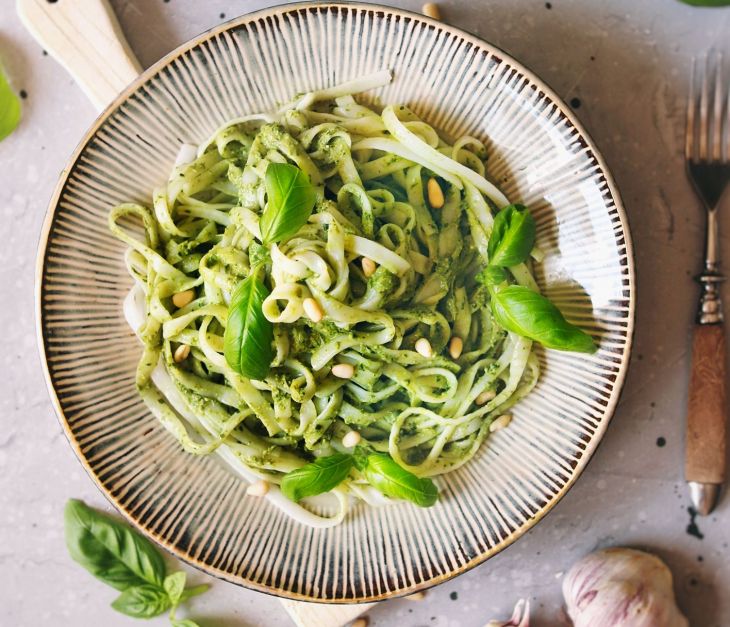 Co na lunch Mamy przepis na makaron ryżowy z pesto z bazylii Pyszny