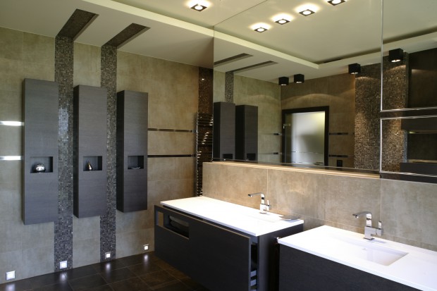 Minimalistyczna łazienka: geometria i mozaika