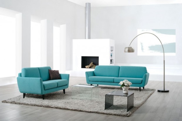 Sofa w inspirującej turkusowej barwie nietuzinkowo zaprezentuje się w pokoju dziennym w nowoczesnym stylu.