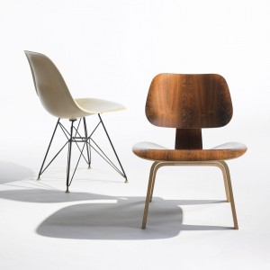 Krzesło LCW to projekt Charlesa Eamesa z 1945 roku. Fot. Vitra.