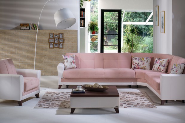 Różowa kanapa. 15 propozycji w kobiecym stylu