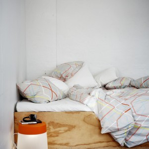 Komplet pościeli z najnowszej kolekcji IKEA PS. Mieszanka lyocellu i bawełny wchłania i odprowadza wilgoć, zapewniając komfort podczas snu. Projekt: Margrethe Odgaard. Fot. Ikea.
