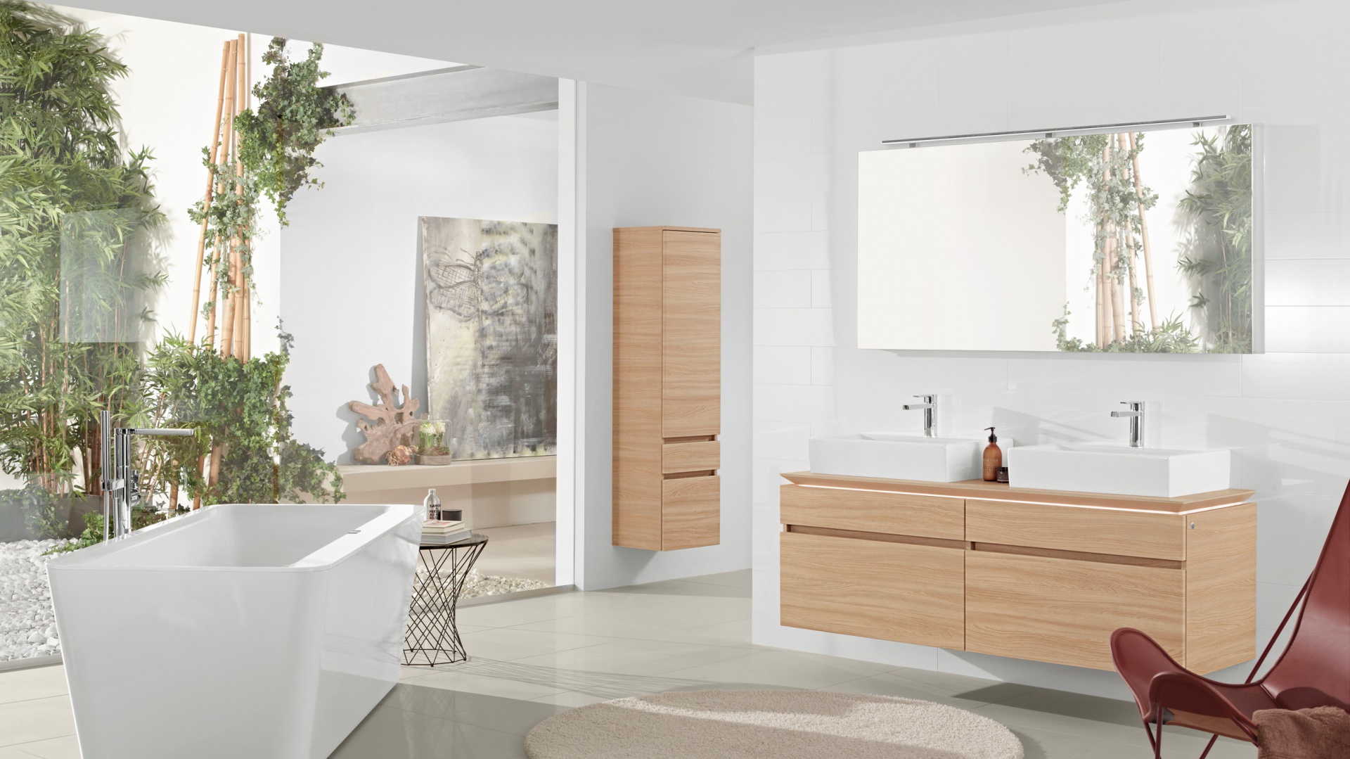 Uniwersalne kształty mebli Legato marki Villeroy&Boch harmonijnie komponują się z ceramiką, szkłem, metalem i kamieniem. Subtelne i jednocześnie praktyczne rozwiązania przypadną do gustu zarówno wyznawcom ładu, jak i entuzjastom nowoczesności. Fot. Villeroy&Boch.