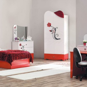 Meble ozdobione motywem róży spodobają się młodej romantyczce. Fot. Turkish Home.