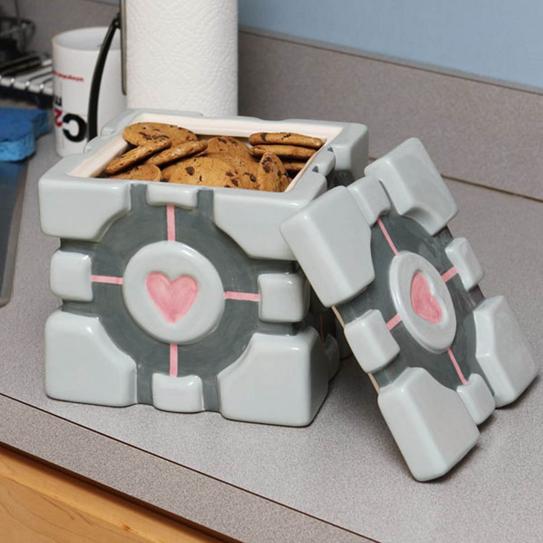 Portal cube. Кубик из Portal 2. Portal Companion Cube. Portal 2 Cube Companion. Куб компаньон игрушка.