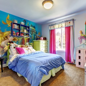 Kolorowa fototapeta inspirowana bajką o Małej Syrence spektakularnie ożywi pokój oraz wzbudzi zachwyt każdej małej dziewczynki. Fot. Minka Kids.