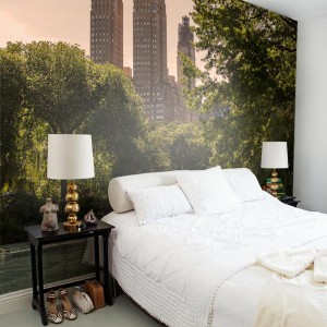 Zielony park i wieżowce umieszczone na całej ścianie za łóżkiem dominują we wnętrzu. Fot.Mr Perswall.
