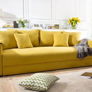 Peter Mega Lux to elegancka sofa z funkcją spania i pojemnikiem na pościel. Wypełnienie siedziska i oparcia stanowi sprężyna falista i bonell. W podłokietniku półka i pojemnik. Fot. Black Red White.
