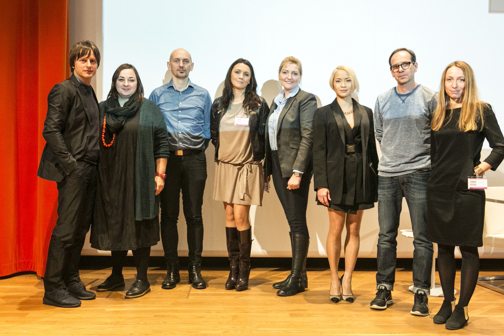 W debacie podczas sesji inaugurującej 2. edycję Forum Dobrego designu wzięli udział: Oskar Zięta, Zuzanna Skalska,Piotr Wełniak, Dorota Warych, Dominika Rostocka, Natalia Nguyen, Mikołaj Wierszyłłowski oraz Maja Ganszyniec.