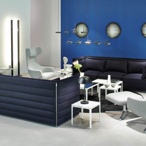 Nowoczesne, trzyosobowe siedzisko IMM Cologne marki Vitra. Kubistyczna forma i modna kolorystyka mebla sprawiają, że będzie on najmocniejszym elementem aranżacji wnętrza. Fot. Vitra.