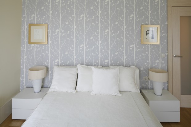 Ściany w sypialni - wykończ je piękna tapetą 