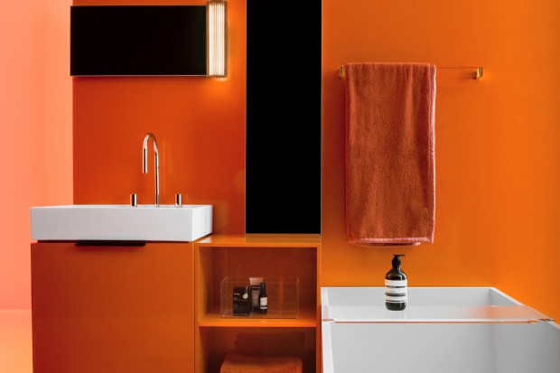 Nowa kolekcja wyposażenia łazienki "Kartell by Laufen" powstała w wyniku synergii dwóch marek. Charakteryzuje ją wyrazista geometria ceramiki, barwne meble oraz transparentne szafki, a do tego wysoka jakość materiałów.