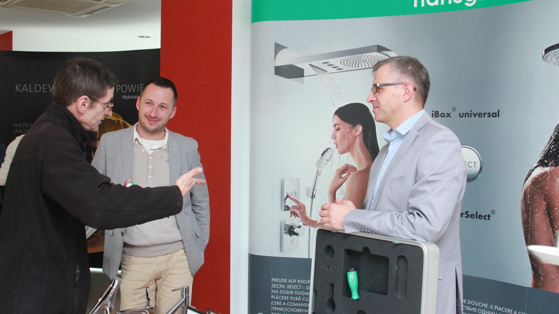Stoisko firmy Hansgrohe – tutaj można było obejrzeć najnowsze baterie i próbki wykończeń, a także otrzymać katalogi i inne materiały potrzebne w pracy architektom i projektantom wnętrz.