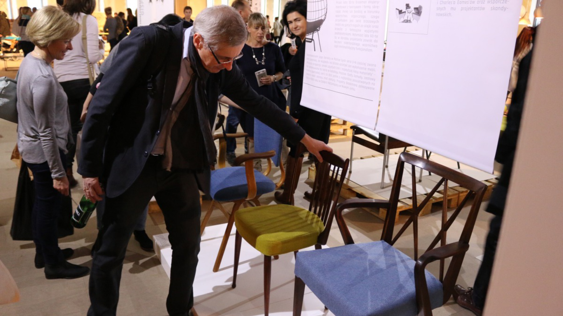 „Krzesło to oparcie, podparcie i siedzisko” - tak pół wieku temu Gerrit Thomas Rietveld określił czym jest mebel-siedzenie w otaczającej nas przestrzeni. Fot. Piotr Sawczuk 