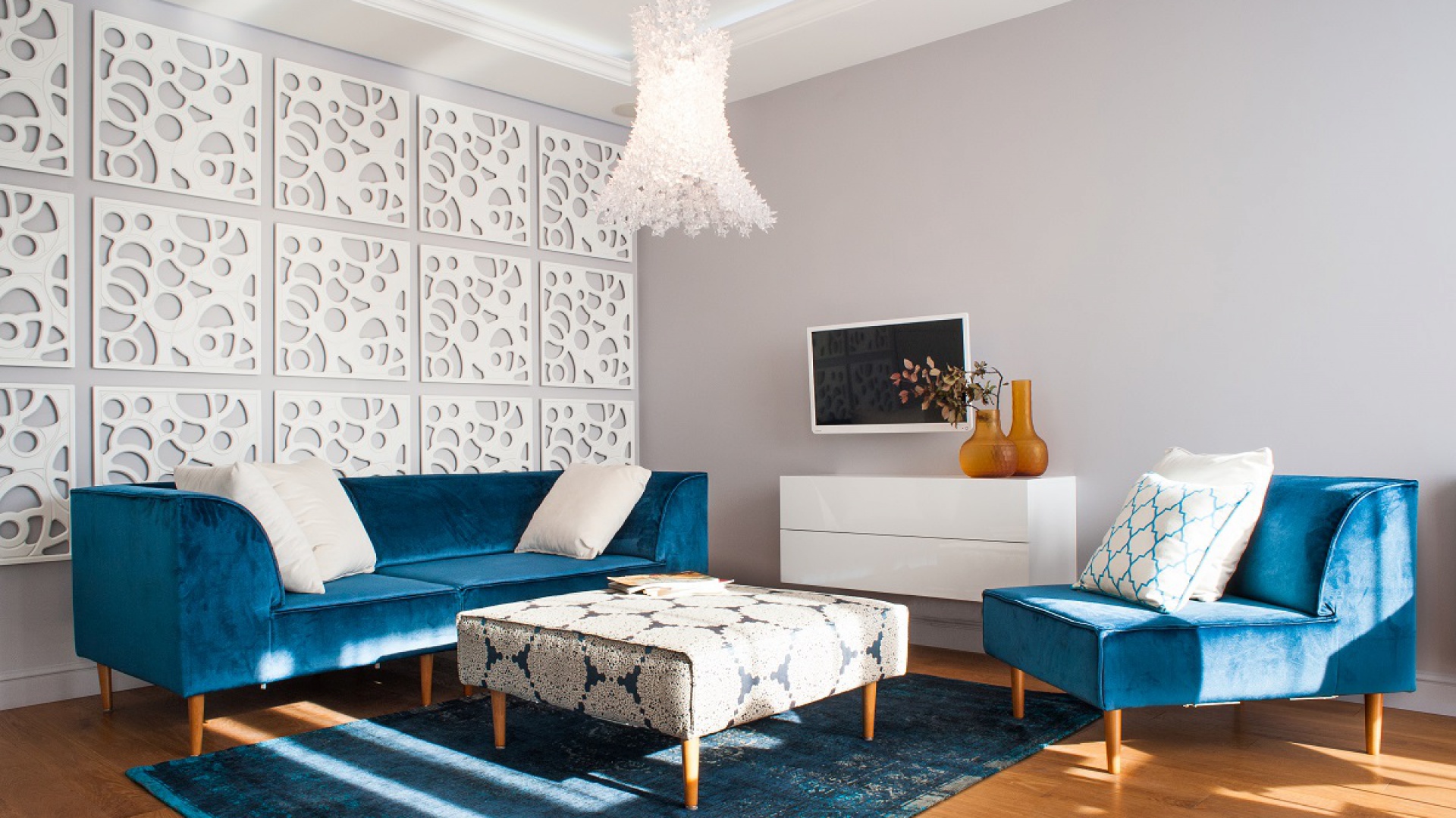 Apartament wynajmowany jest turystom z całego świata, którzy swój pobyt w Trójmieście, zamiast w sztampowym pokoju hotelowym, wolą spędzić w butikowym wnętrzu z duszą. Fot. Adam Ościłowski