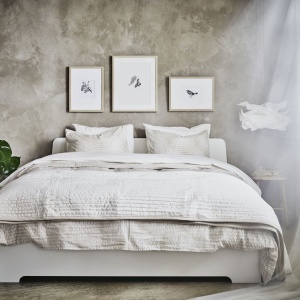 Sypialnia w romantycznym stylu. Fot. IKEA