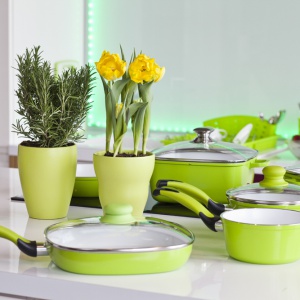 Zielone naczynia i akcesoria z kolekcji firmy Galicja dla Twojego Domu.