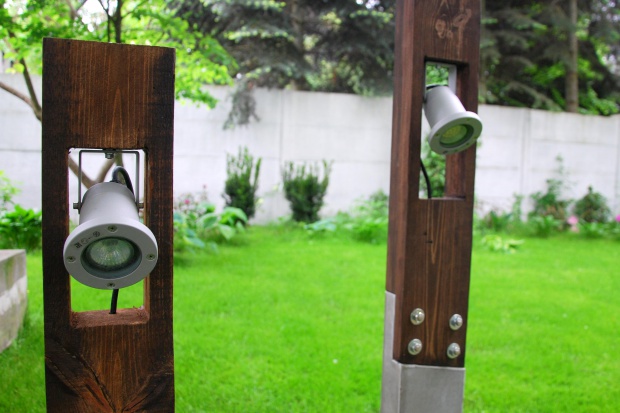 Oświetlenie w ogrodzie: niezwykła lampa z betonu