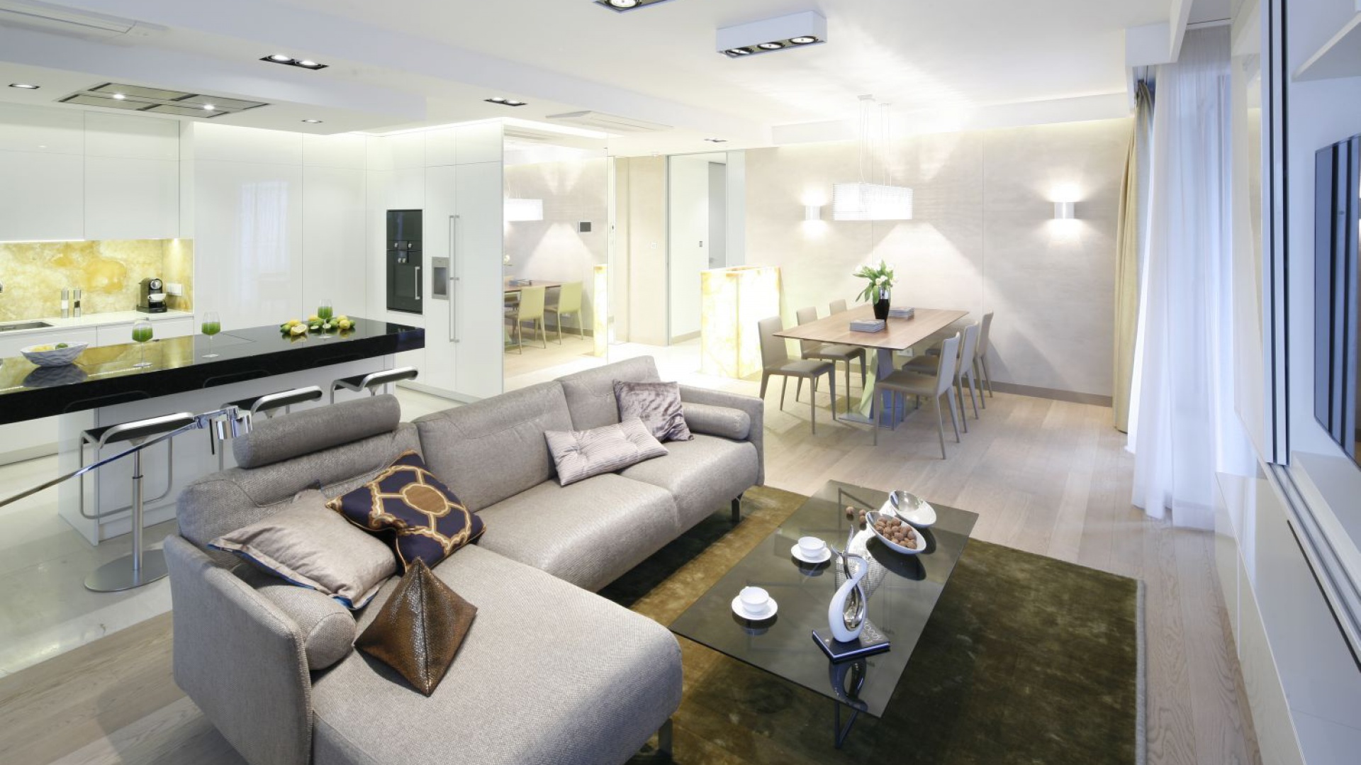 Jasne wnętrze: eleganckie mieszkanie w centrum Warszawy