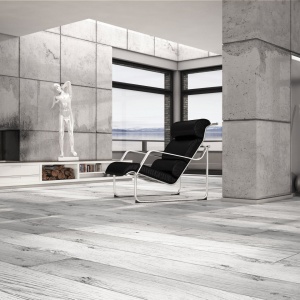 Structure z oferty RuckZuck to kolekcja stylizowana na wiekowe drewniane deski. Matowa struktura podkreśla efekt oszlifowanego drewna zaimpregnowanego olejem. 61,90 zł/m² (dekor Dąb Biały). Fot. Ruck Zuck