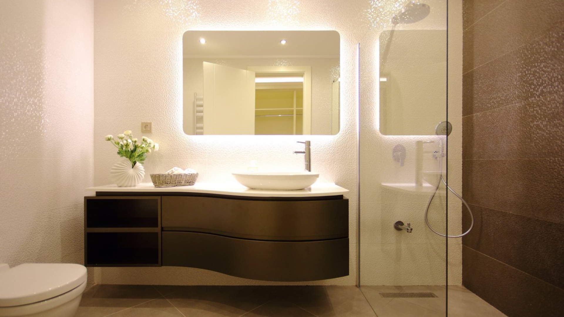 Oświetlenie w łazience – tak je zaprojektujesz