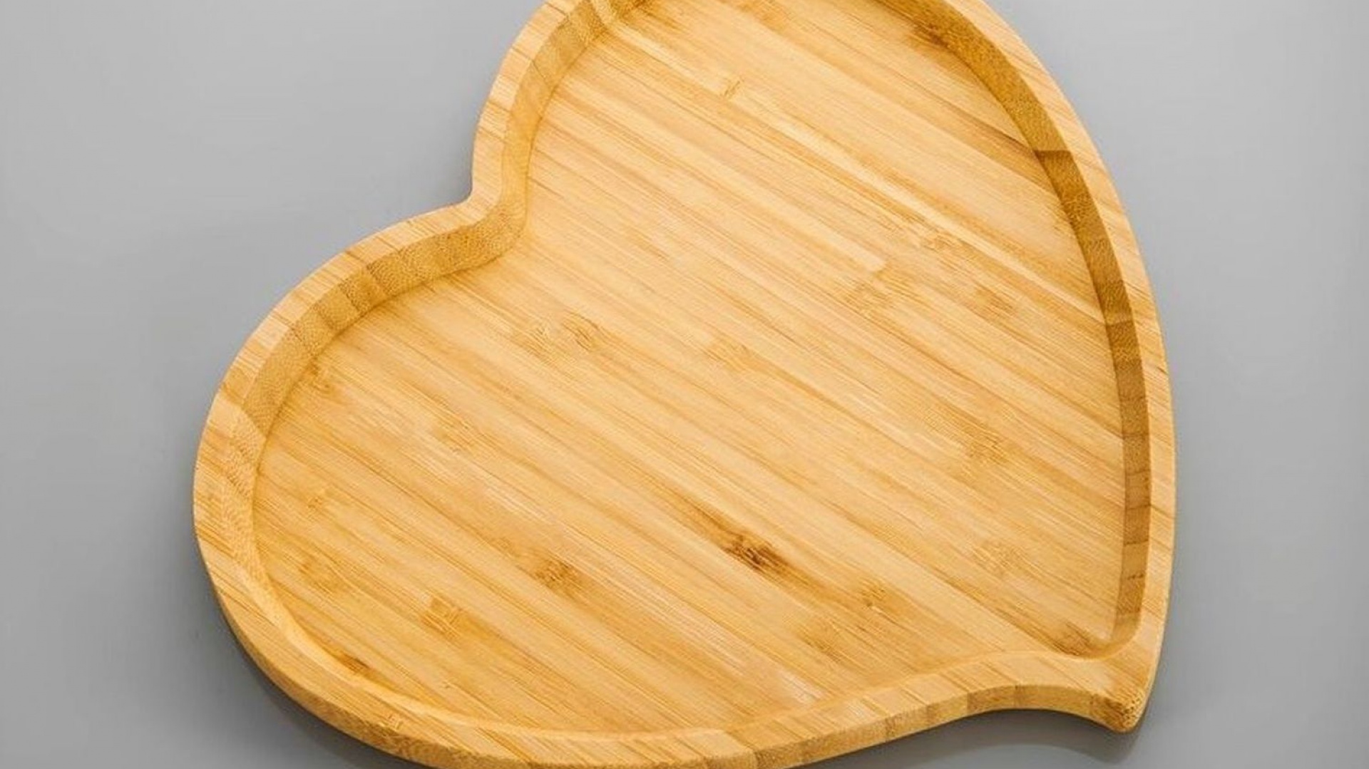 Bambusowa taca Amor w cenie 59 zł. Fot. Bonami.pl