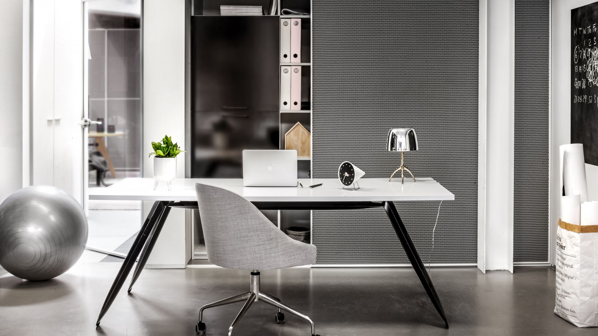 Szafa wnękowa - designerska wersja wykończona tkaniną