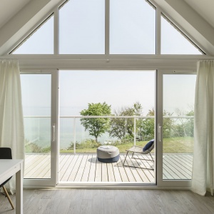 Inspiracją do urządzenia tego mieszkania stała się malownicza panorama nadbałtyckiej plaży. Fot. FOTO&MOHITO