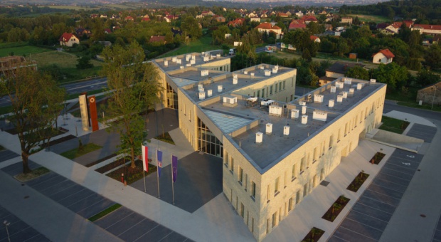 Nowa siedziba Urzędu Gminy Wielka Wieś: wzorowy obiekt dla administracji