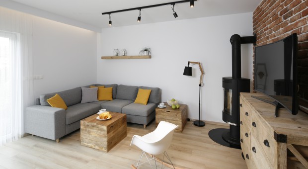 Wnętrze w stylu loft: projekt małego domu ze Śląska