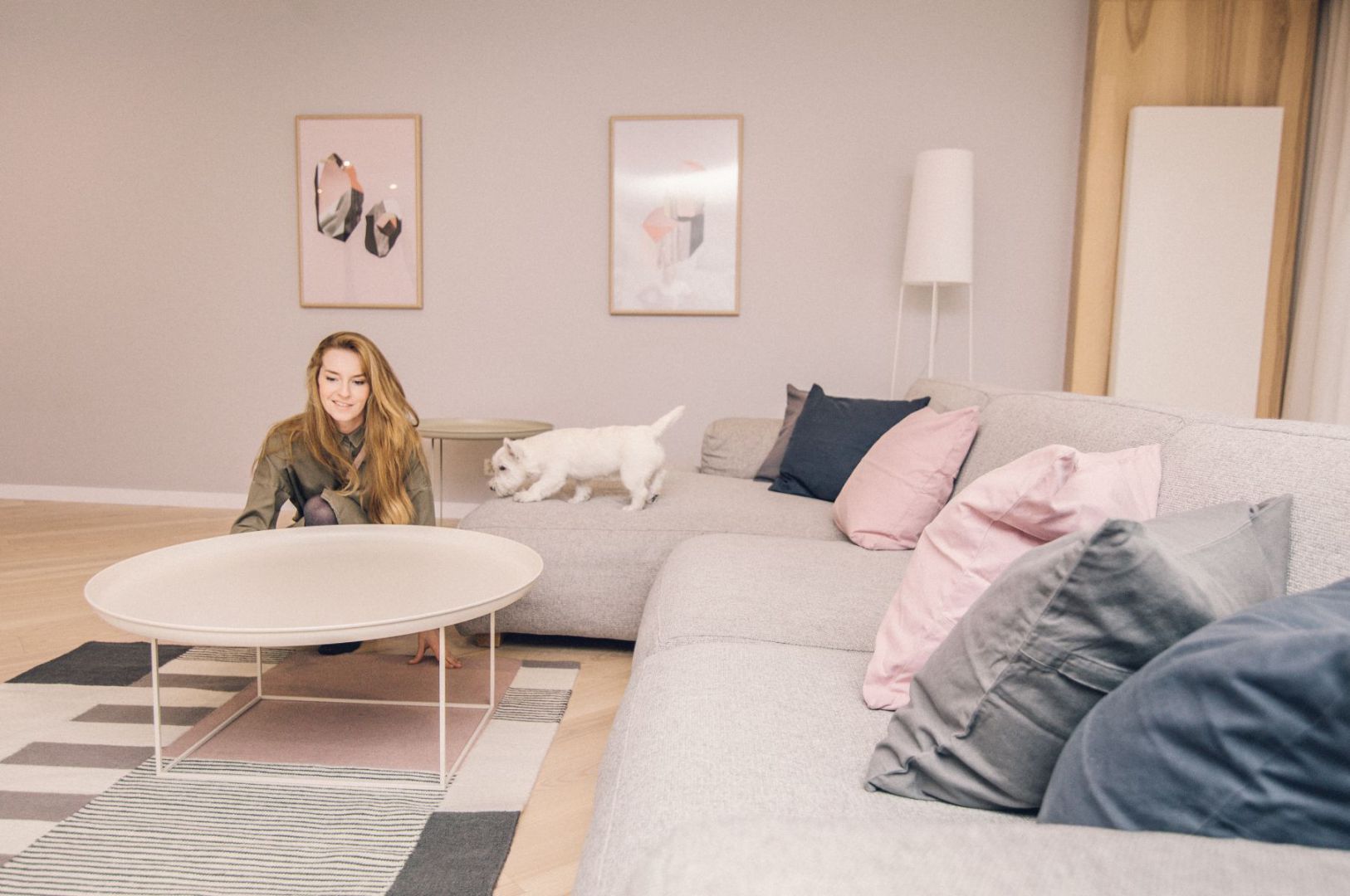 Przestronny apartament dla rodziny. Projekt: Magdalena Koszczuk, Pracownia Louba. Fot. Louba
