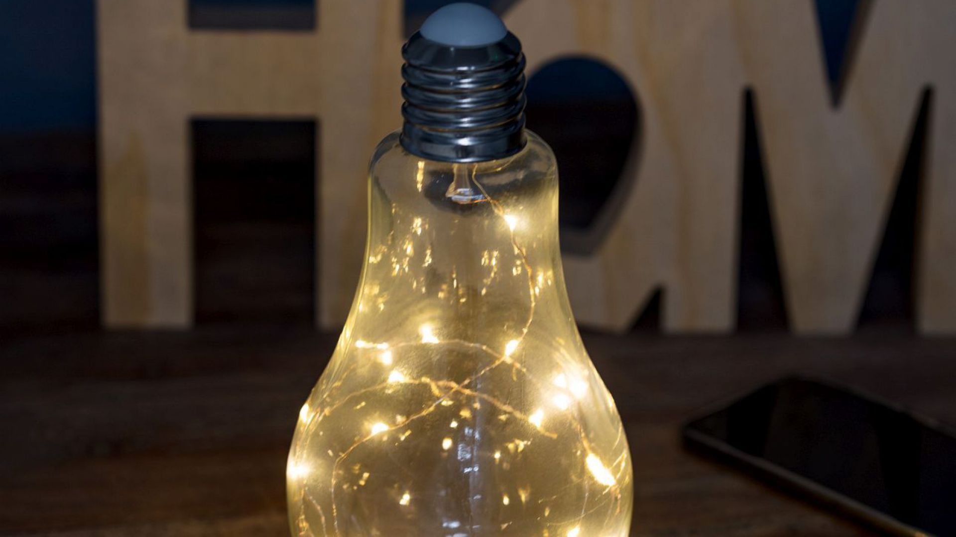 Prezenty na Dzień Matki. Lampka dekoracyjna Bulb. Fot. Dekoria.pl
