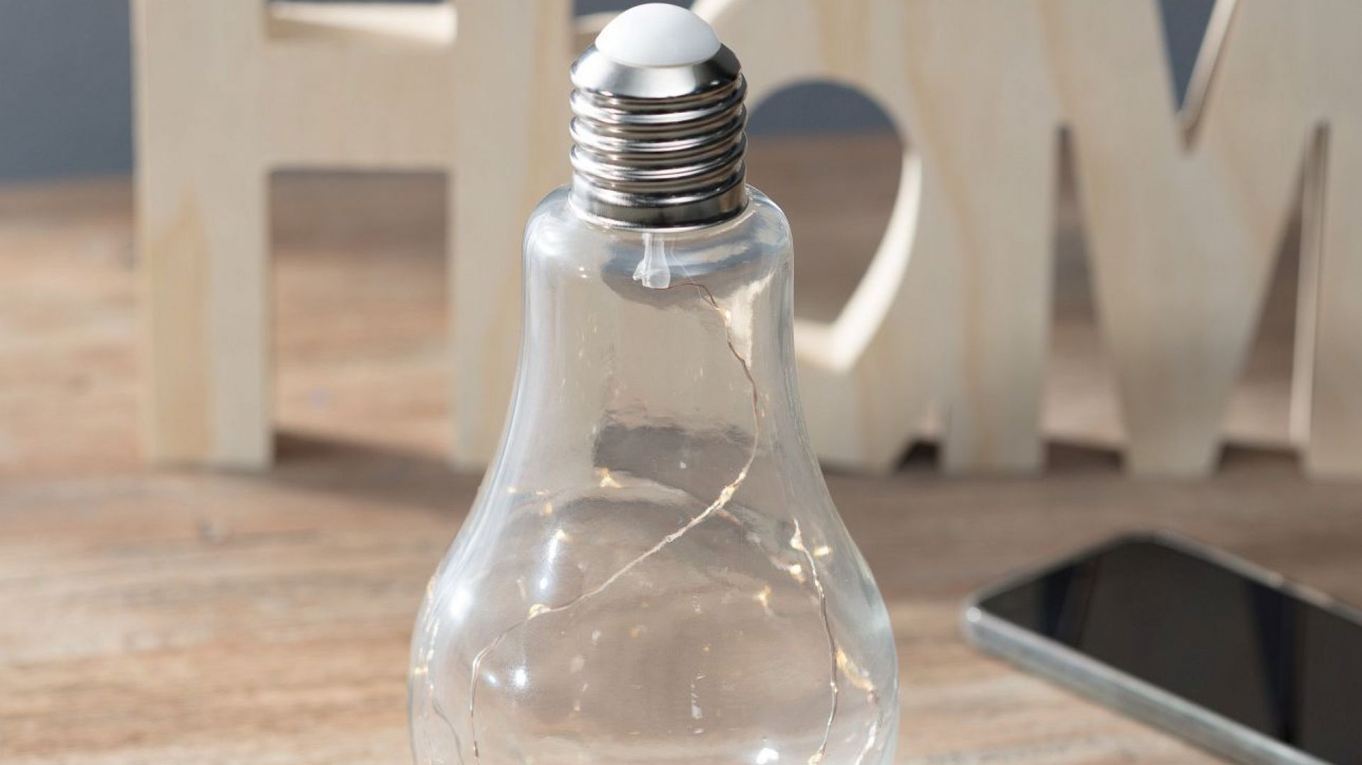 Prezenty na Dzień Matki. Lampka dekoracyjna Bulb. Fot. Dekoria.pl