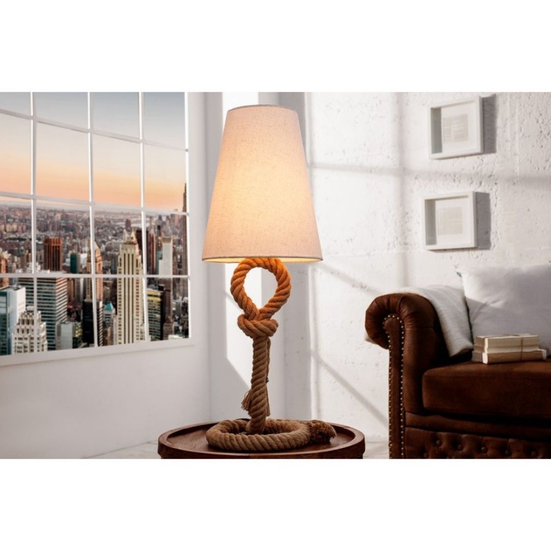 Beżowa lampa stołowa SOB Kate. Cena: 739 zł. Fot. Bonami.pl