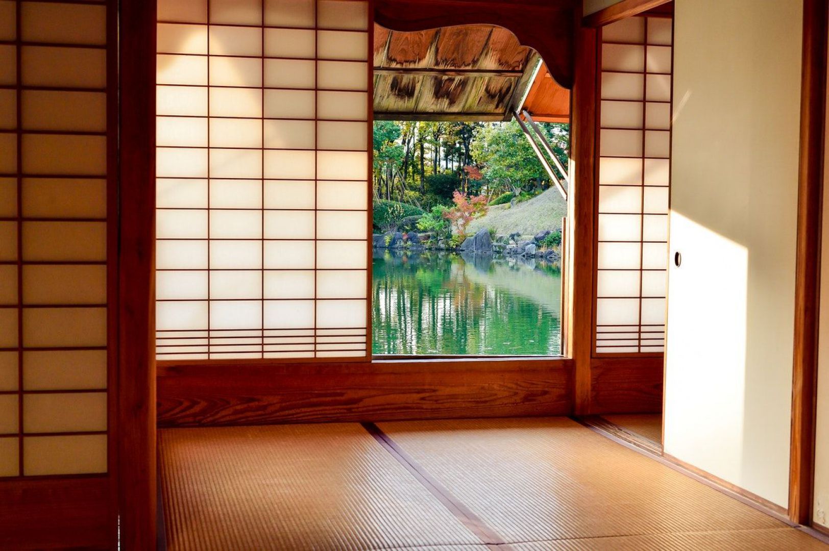 Minimalistyczne wnętrze w japońskim stylu. Fot. Franc Gardiner