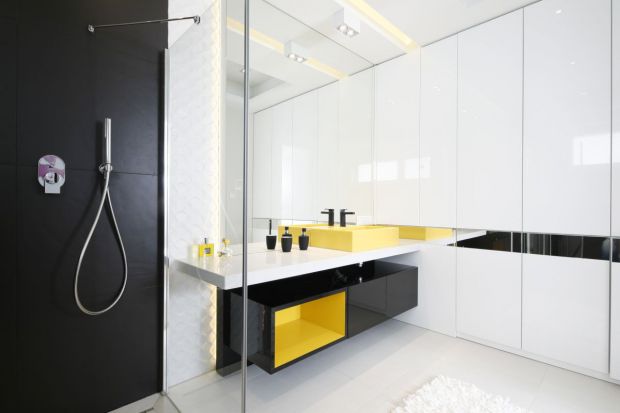 Aranżacja łazienki: 10 sposobów na oświetlenie lustra