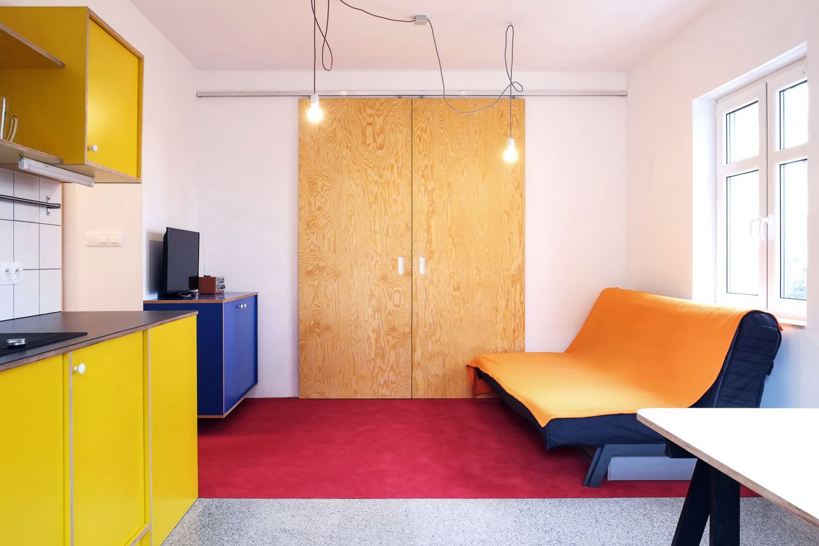 Wakacyjny apartament nad morzem. Projekt i zdjęcia: Atelier Starzak Strebicki