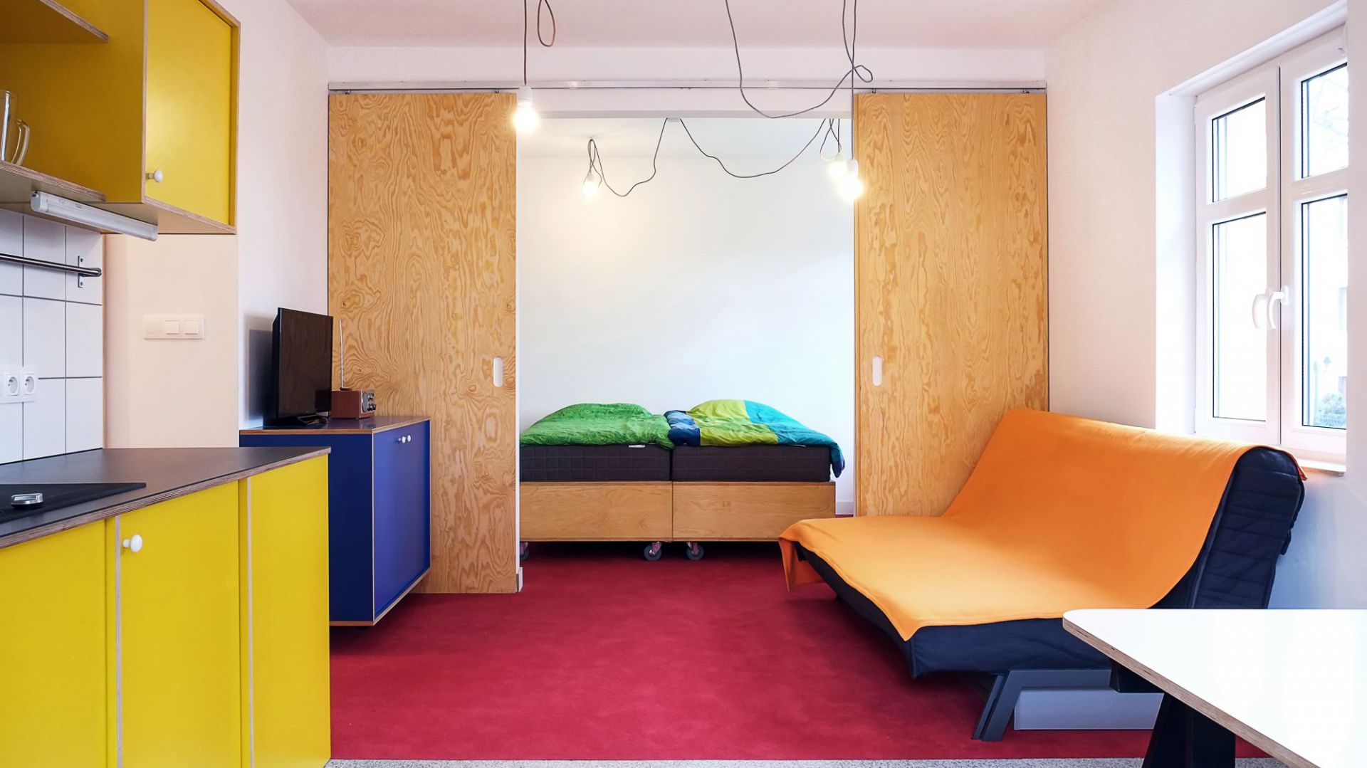 Wakacyjny apartament nad morzem. Projekt i zdjęcia: Atelier Starzak Strebicki