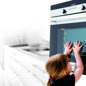 Piekarnik ze specjalnym systemem chłodzenia obudowy i potrójnie szklonymi drzwiami. Dzięki nim szyba i front drzwi podczas pieczenia pozostają stale zimn. Fot. Kernau