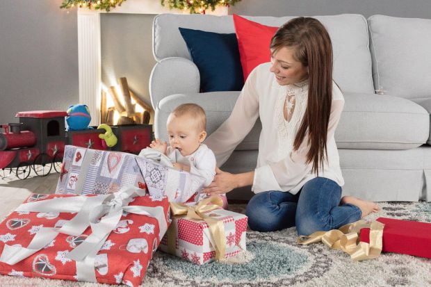 Jaki prezent przypadnie do gustu rodzinie? Co kupić dziecku pod choinkę? Na szczęście można łatwo poradzić sobie z tymi pytaniami. Wystarczy kierować się kilkoma wytycznymi, które pomogą Ci wybrać odpowiedni prezent.