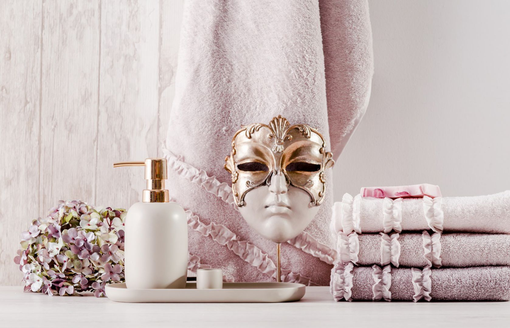 Łazienka w stylu glamour. Fot. Home&You