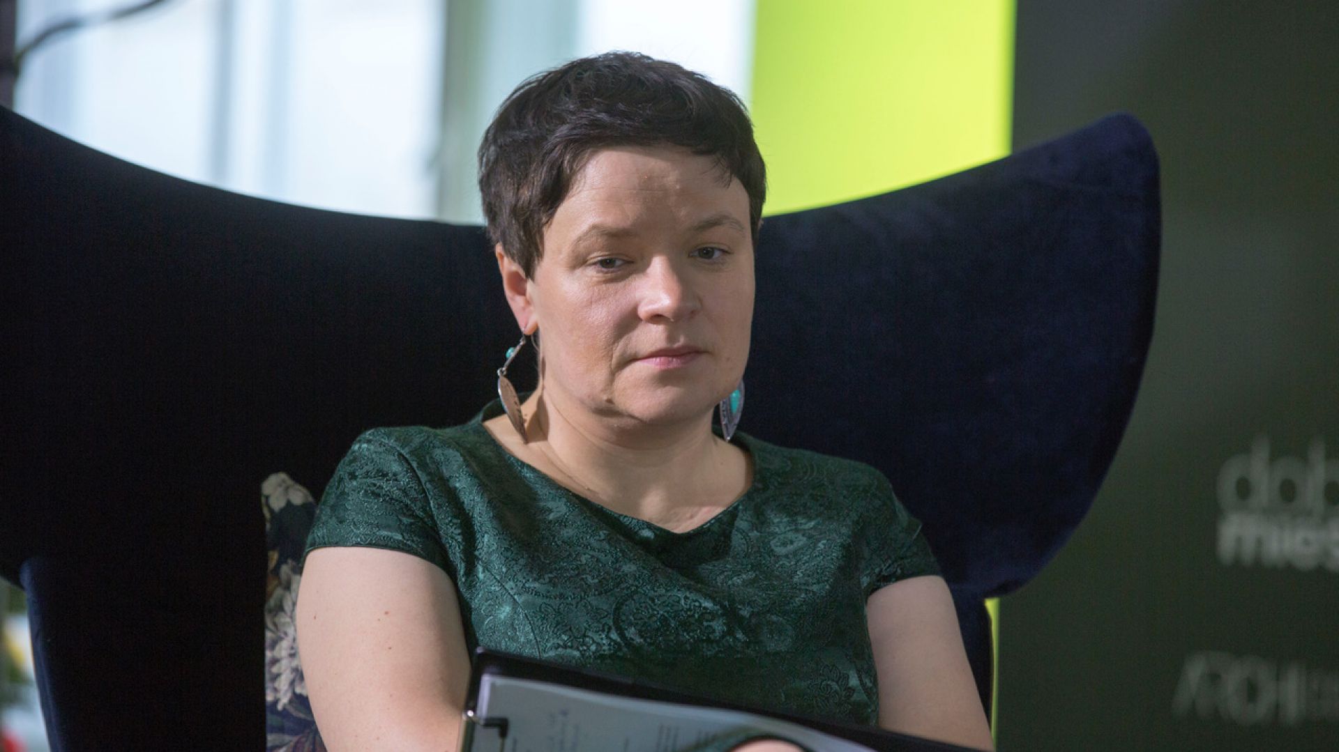 V Forum Dobrego Designu. Sesja: Ewolucja wzornictwa. Czy ogranicza nas tylko wyobraźnia? Na zdjęciu Justyna Łotowska, redaktor merytoryczna Forum Dobrego Designu. Fot. Piotr Waniorek.