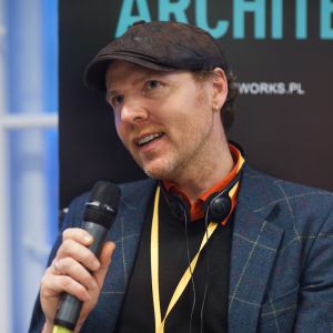 Jimi Ogden, prowadzący program "Rzeczy Odnowa" na antenie HGTV. V Forum Dobrego Designu: Re-Design. W stronę zrównoważonej przyszłości. Fot. Tomasz Wawer.