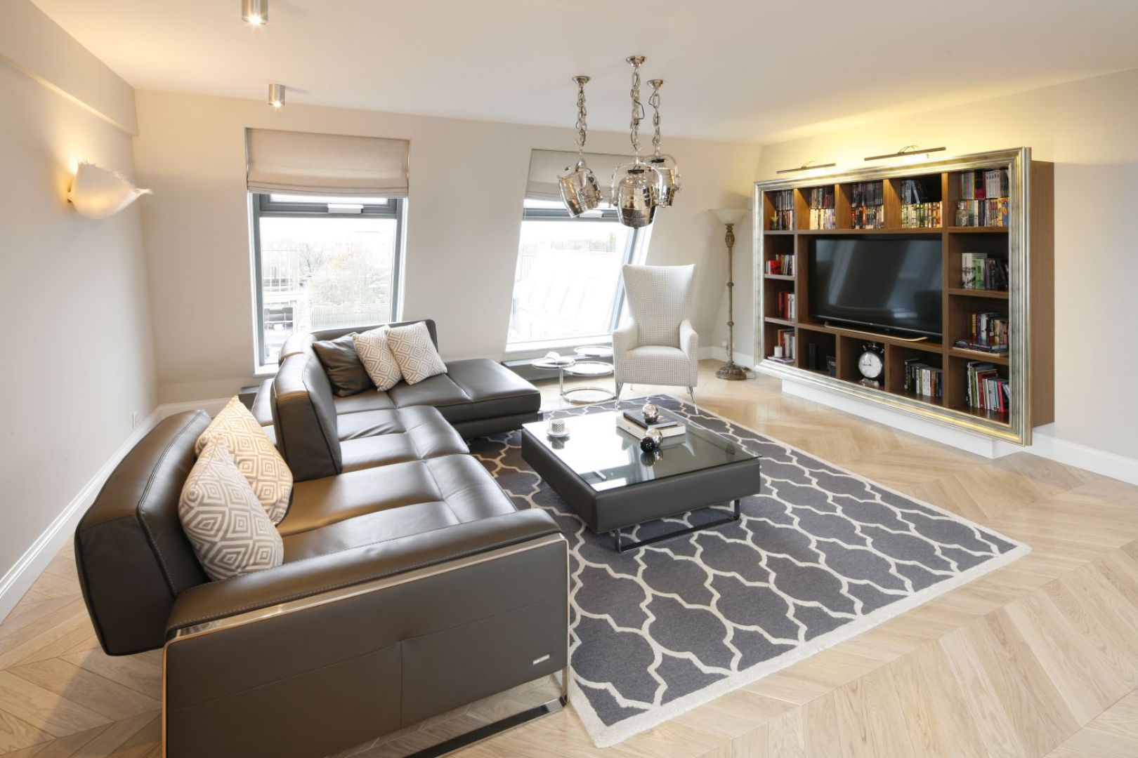 Apartament w stylu klasycznym. Projekt: Tomasz Motylewski, Marek Bernatowicz. Fot. Bartosz Jarosz