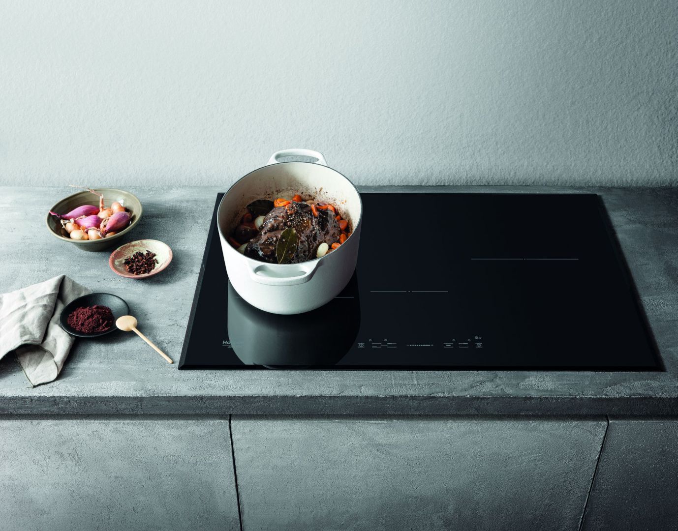 Przygotowanie świątecznych potraw - włączamy dzieci do gotowania. Fot. Hotpoint