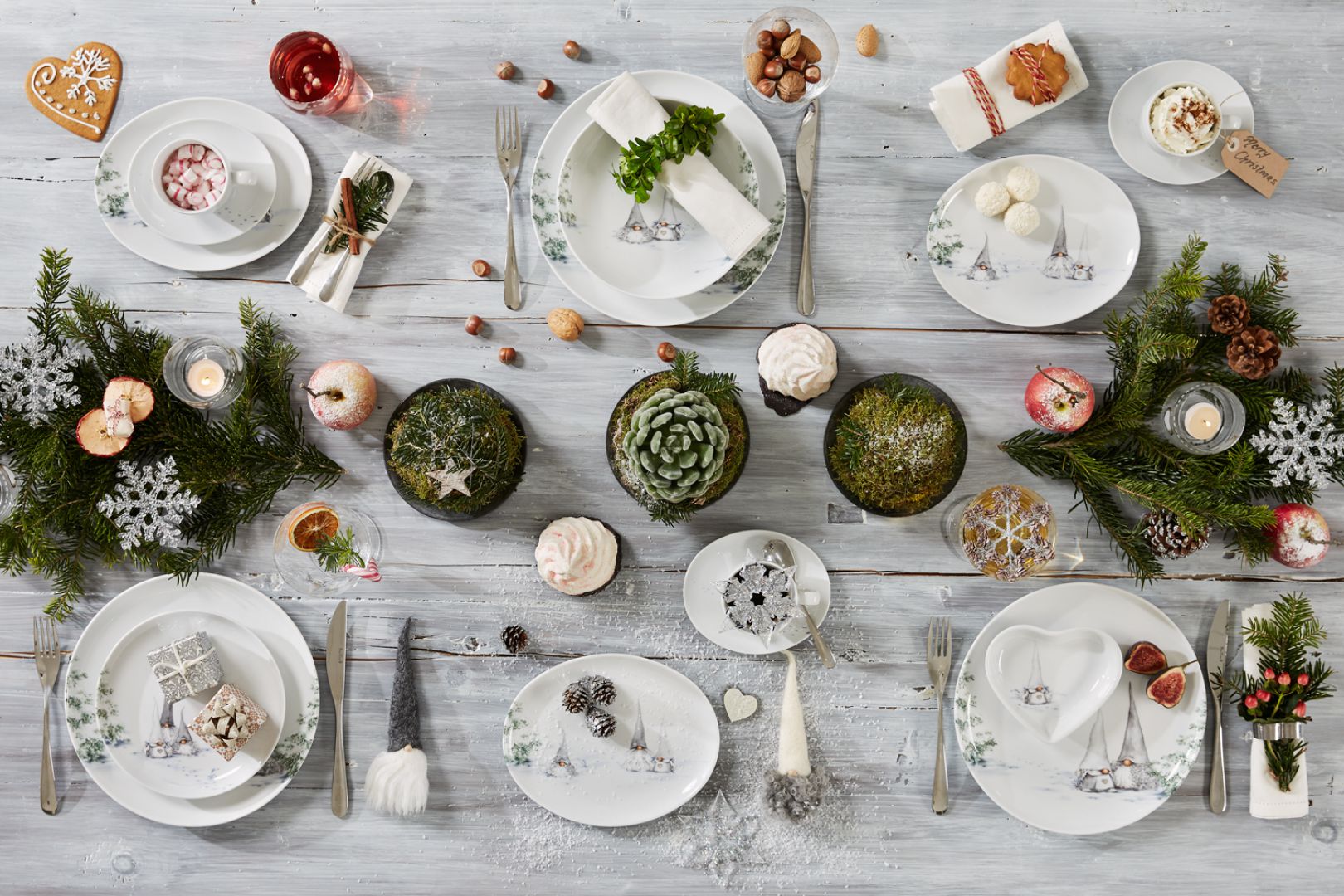 Aranżacja stołu na święta, serwis: Asas Christmas White. Fot. Fyrklövern