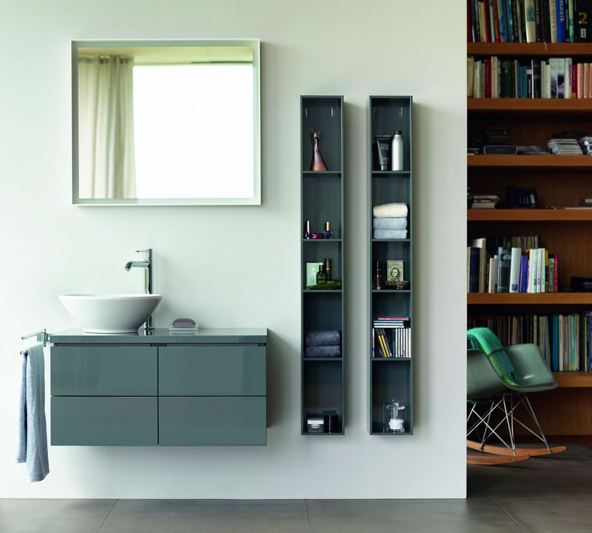 Wisząca szafka podumywalkowa z serii L-Cube. Fot. Duravit