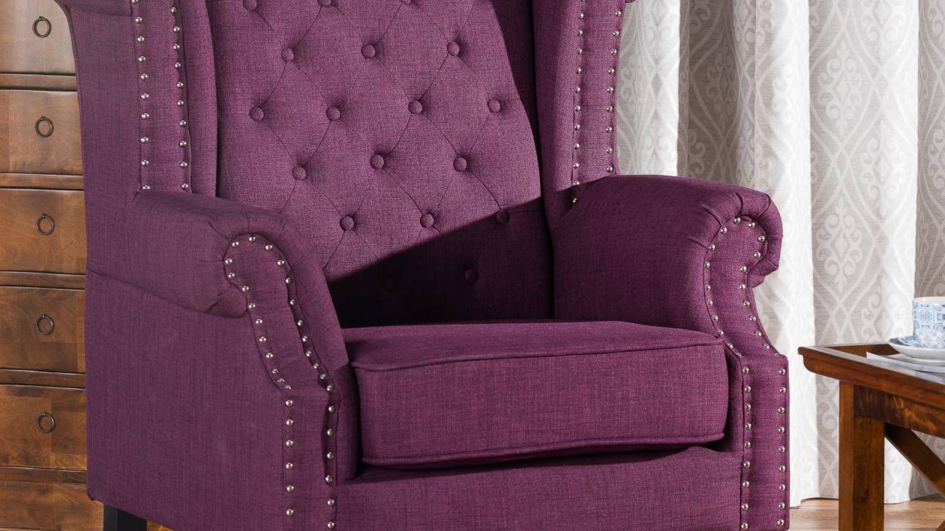 Kolor Roku Pantone Ultra Violet we wnętrzu. Fot. Dekoria.pl