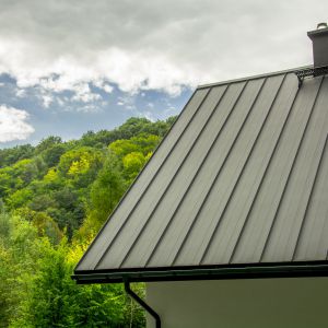Modny dach: trendy dekarskie na 2018 rok. Panel dachowy Retro. Fot. Blachotrapez 
